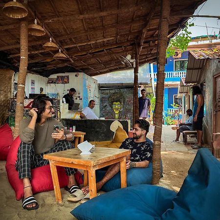 12 Monks - Beachside Hostel Arambol Buitenkant foto
