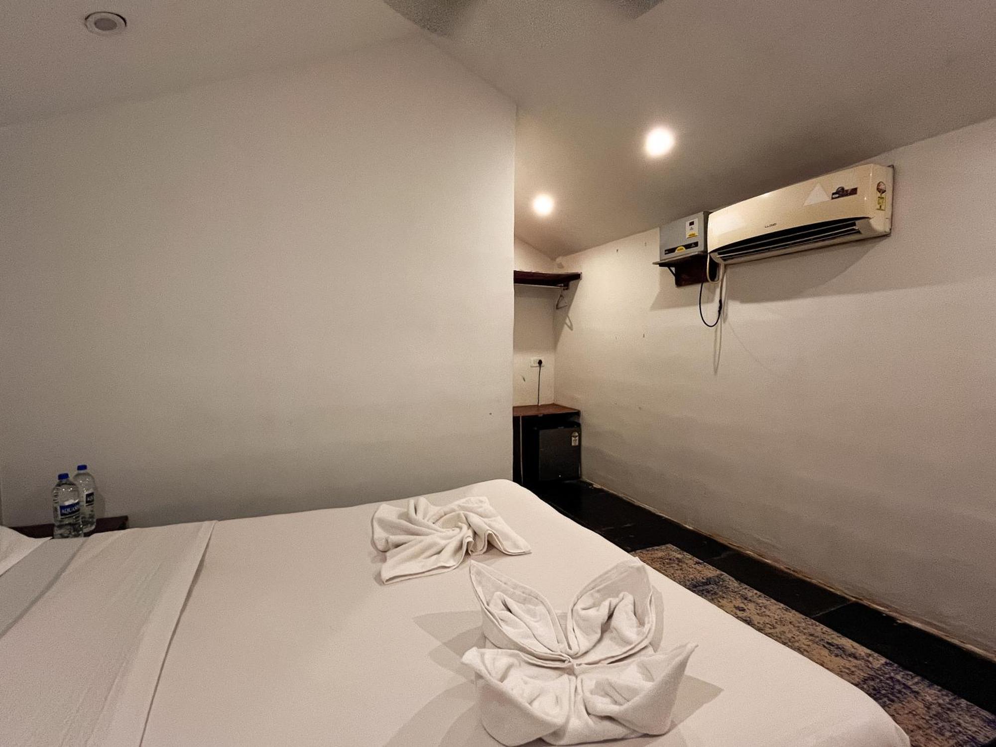 12 Monks - Beachside Hostel Arambol Buitenkant foto