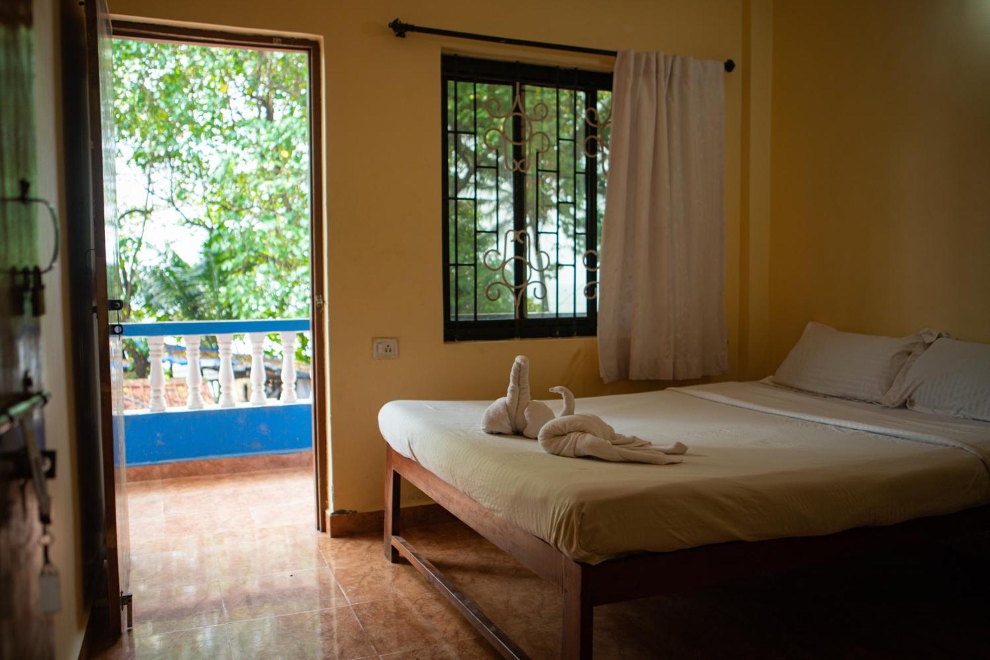 12 Monks - Beachside Hostel Arambol Buitenkant foto
